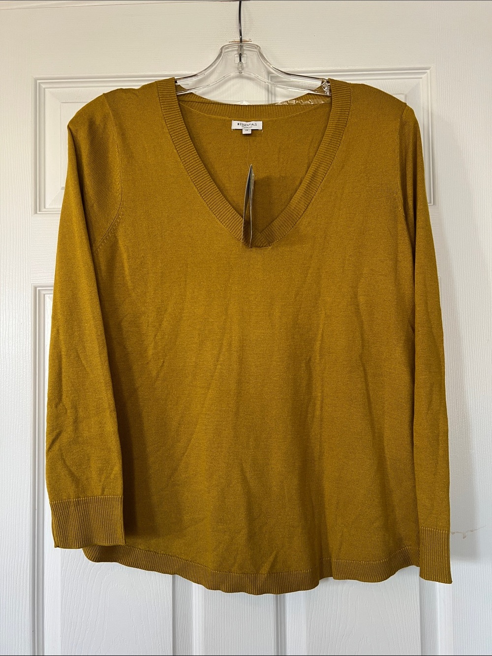NWT- Reitmans Women's V-Neck Sweater in Mustard